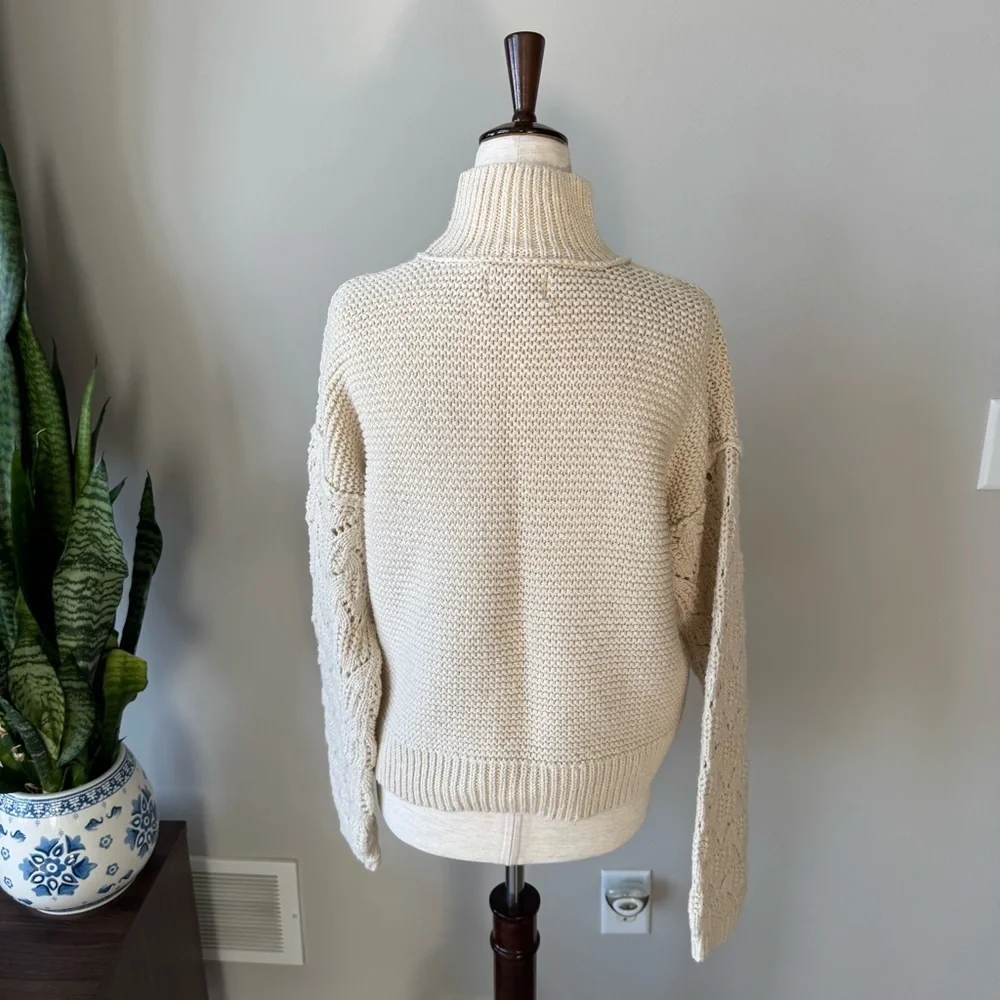 Like new! Universal Thread Cozy Cream Knit Turtleneck Sweater w/ Balloon Sleeves